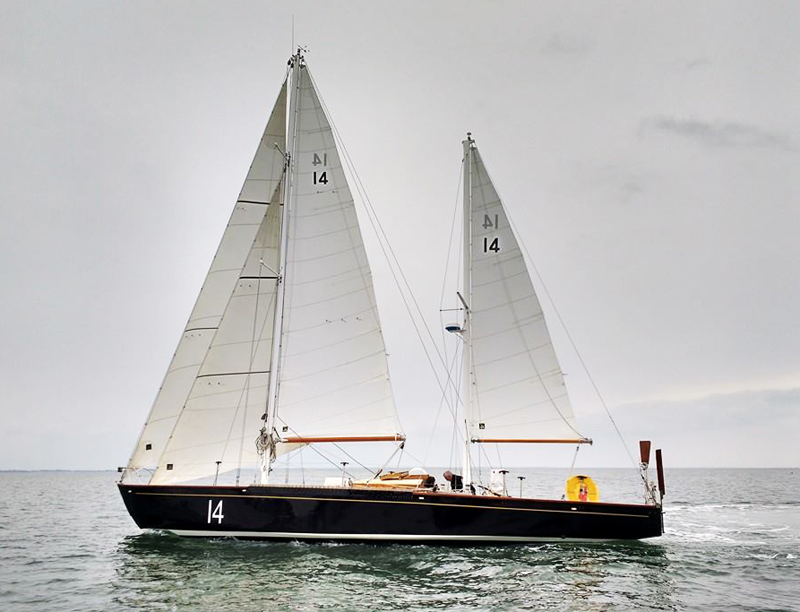 Pen Duick II et ses voiles All Purpose